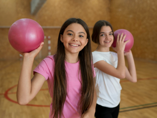 Mädchen mit Ball